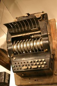 800px-Enigma-8-rotor